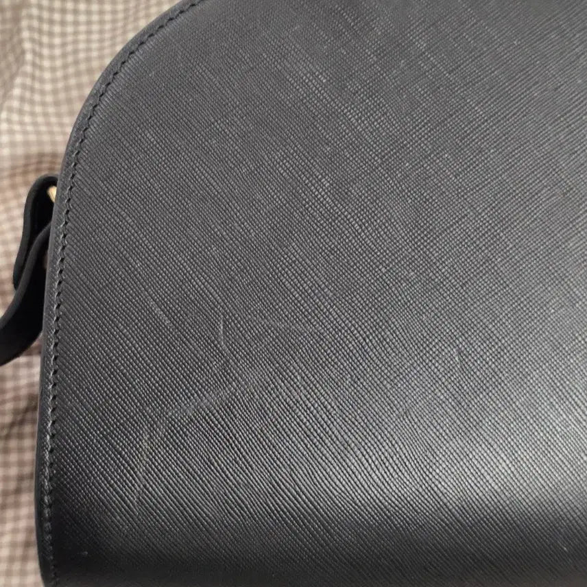 [BUNJANG] A.P.C. Half Moon Black Crossbody Bag / A.P.C. 아페쎄 하프문 블랙 가방 크로스백