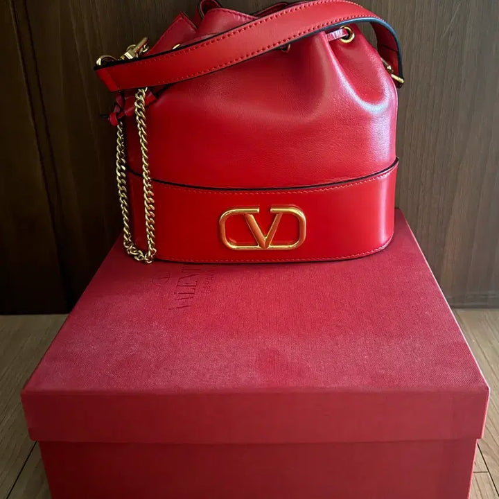 [BUNJANG] Valentino Bucket Bag / 발렌티노 버킷백