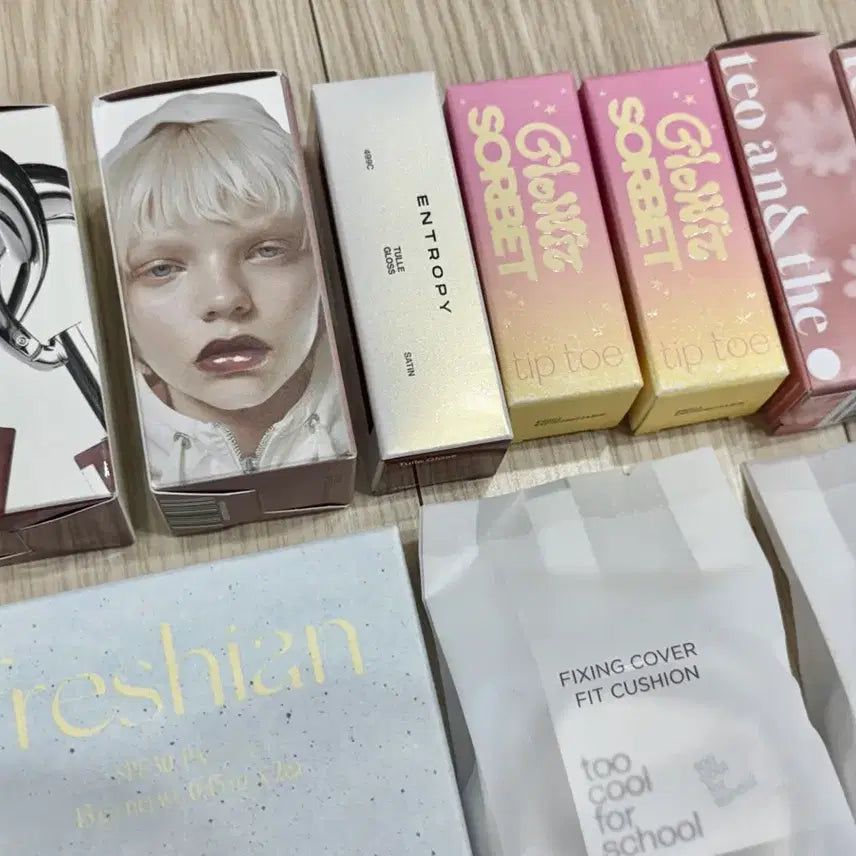 [BUNJANG] Cosmetics Bundle Set (Tint, Cushion, Eyelashes) / 미개봉 화장품 정리 - 틴트,쿠션,노글루속눈썹