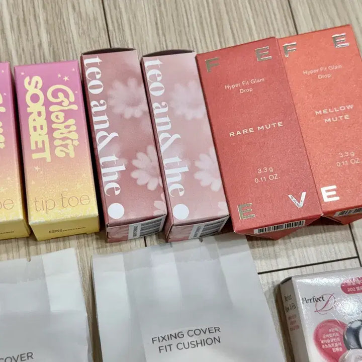 [BUNJANG] Cosmetics Bundle Set (Tint, Cushion, Eyelashes) / 미개봉 화장품 정리 - 틴트,쿠션,노글루속눈썹