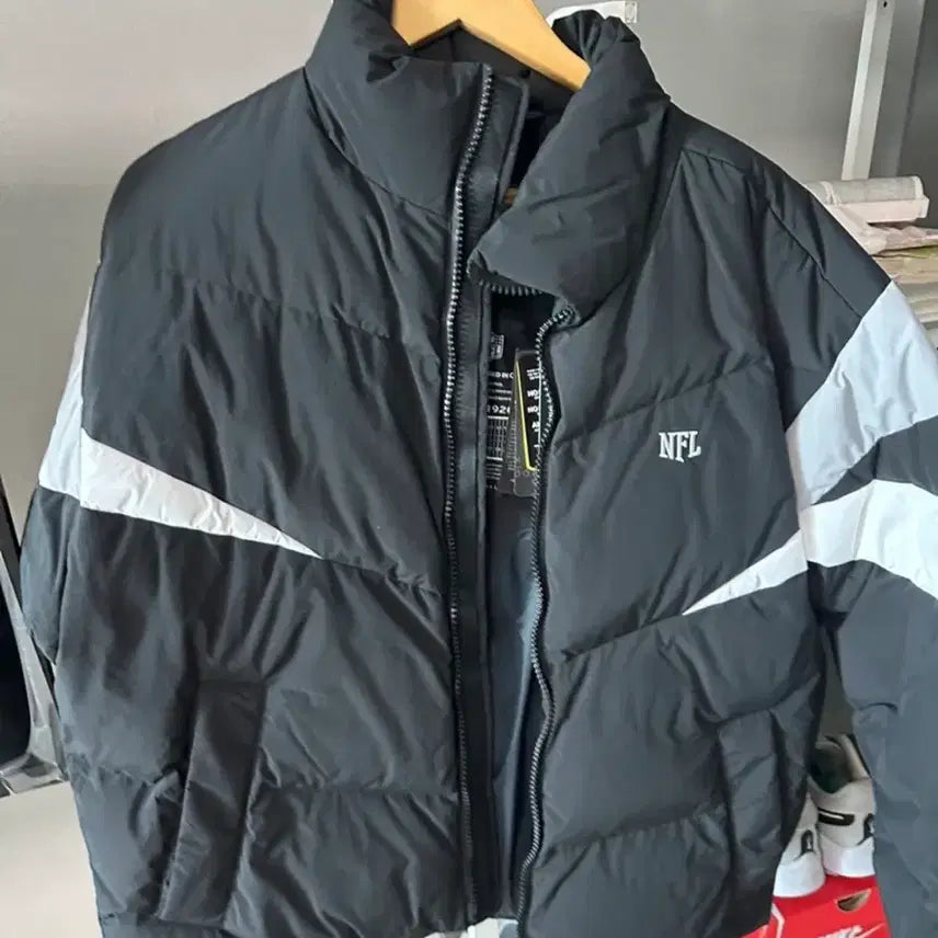 [BUNJANG] NFL Black Down Padded Jumper / NFL 블랙 패딩 점퍼