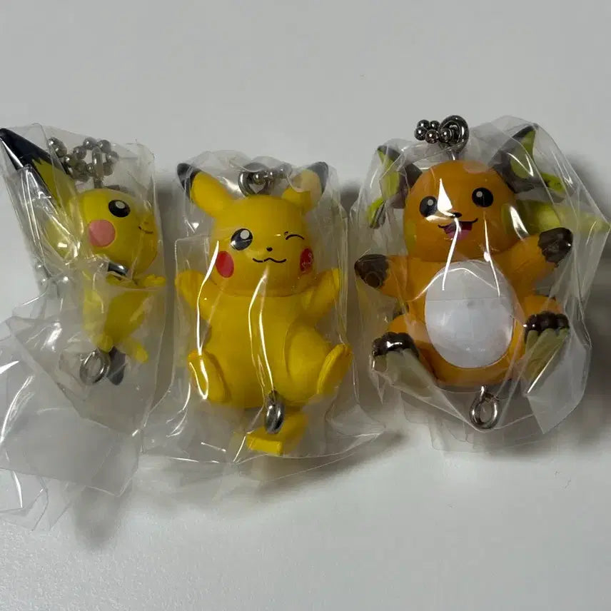 [SOLD OUT] 포켓몬 대롱대롱 가챠 키링 피츄 피카츄 라이츄 일괄