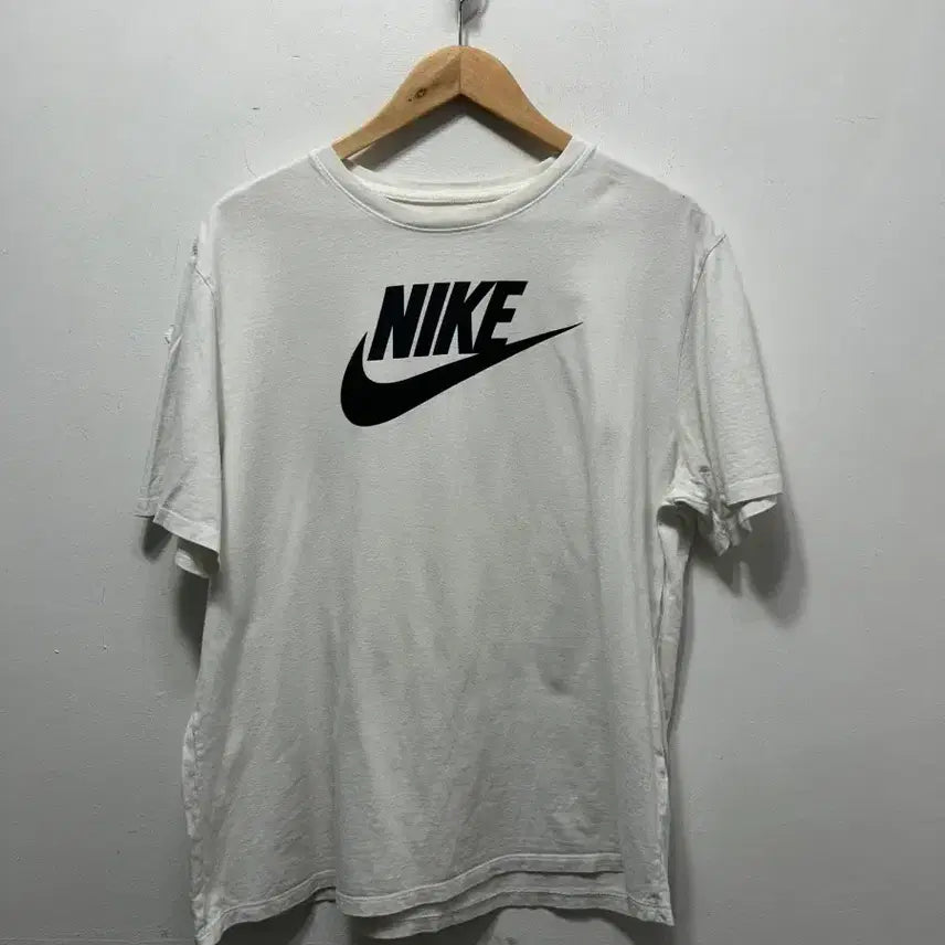 [BUNJANG] Nike White Short Sleeve T-shirt Swoosh Logo XL / 나이키 흰색 반팔 티셔츠 스우시 로고 XL