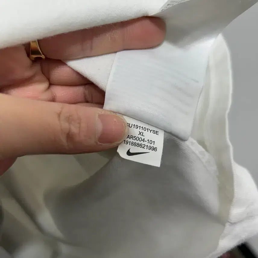[BUNJANG] Nike White Short Sleeve T-shirt Swoosh Logo XL / 나이키 흰색 반팔 티셔츠 스우시 로고 XL