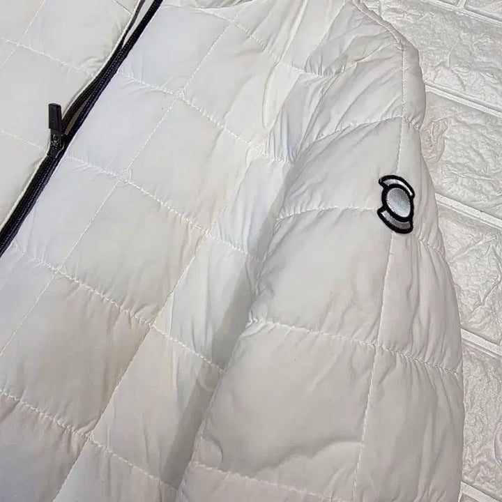 [BUNJANG] Wide Angle White Quilted Padded Jumper (Size 90) / 와이드 앵글 흰색 퀄팅 패딩 점퍼 90