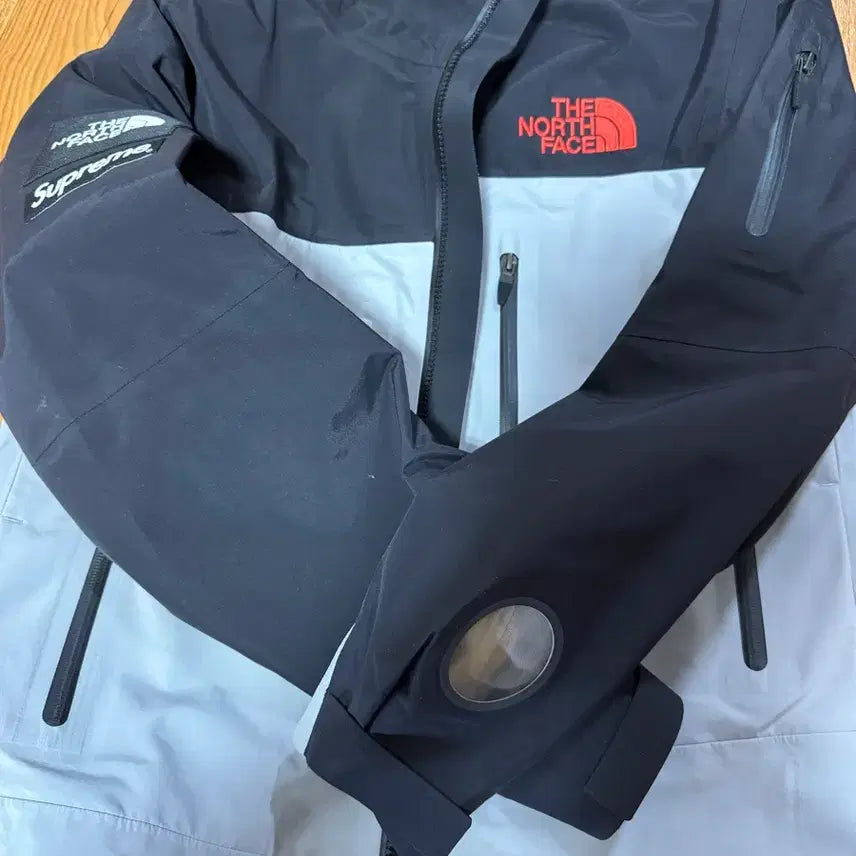 [BUNJANG] Supreme x North Face Taped Seam Shell Jacket Gray / 슈프림x노스페이스 테입드 심 쉘 자켓 그레이