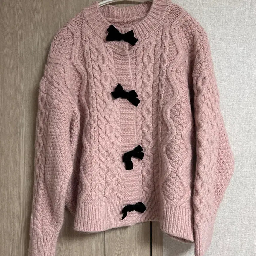 [BUNJANG] Cloud Emotion Velvet Ribbon Cable Knit Cardigan / 클라우드이모션 벨벳리본 꽈배기 가디건