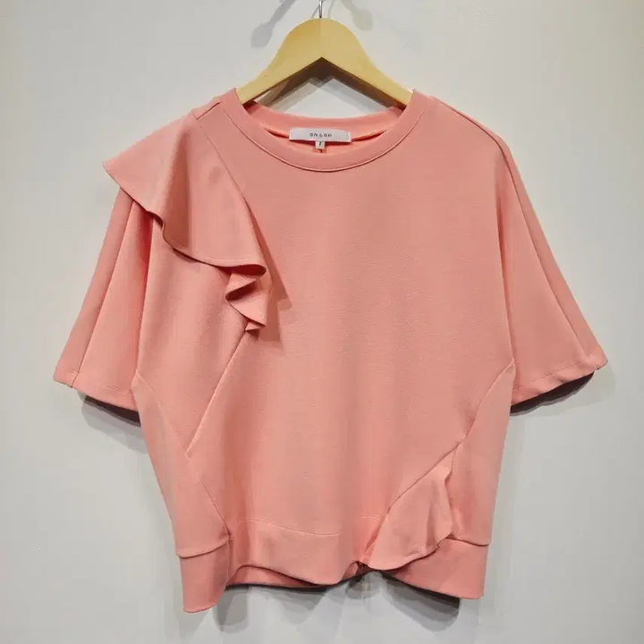 [BUNJANG] On & On Pink Ruffle Point Short Sleeve Top / on & on 온앤온 핑크 러플 포인트 반팔티