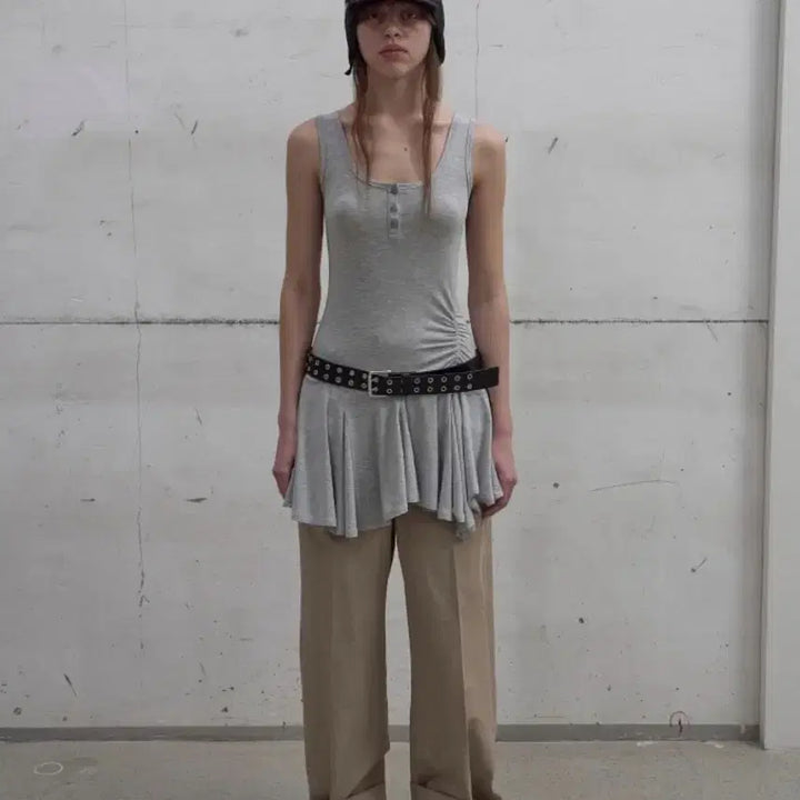 [BUNJANG] LCDC Frill Sleeveless Top Grey M / LCDC 프릴 슬리브리스 탑 그레이 M