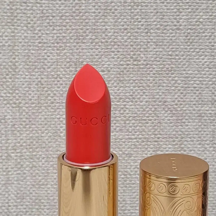 [BUNJANG] Gucci Rouge à Lèvres 301 Mae Coral Satin Lipstick / 구찌 루즈 아 레브르 301 Mae Coral 새틴 립스틱