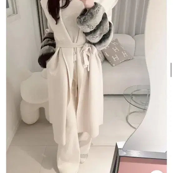 [BUNJANG] Imported Chinchilla Fur Trimmed Long Coat / 수입 친칠라소매퍼 코트