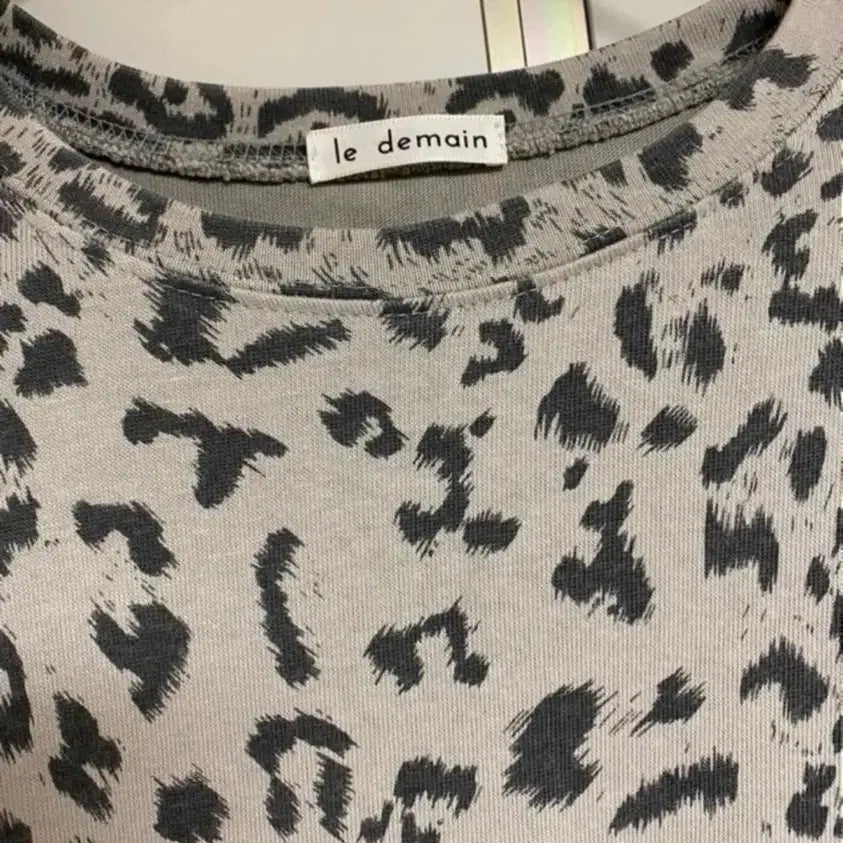 [BUNJANG] Le de Mande Loose Fit Sweatshirt / 르드망 브랜드 맨투맨 루즈핏 667788 사이즈