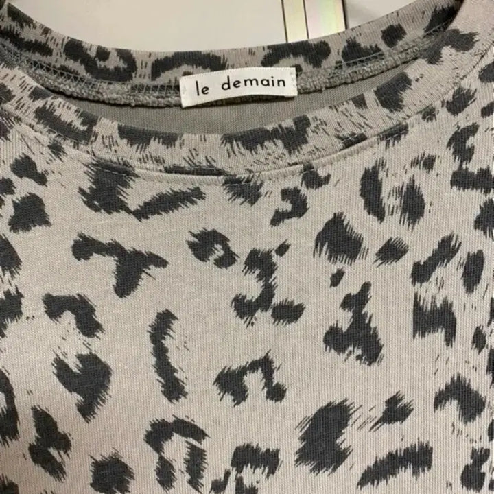 [BUNJANG] Le de Mande Loose Fit Sweatshirt / 르드망 브랜드 맨투맨 루즈핏 667788 사이즈