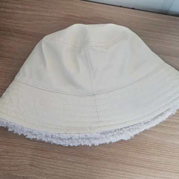 [BUNJANG] Lacoste Reversible Bucket Hat - Ivory & Cream - Size L / 라코스테 양면 뽀글이 버킷햇 모자