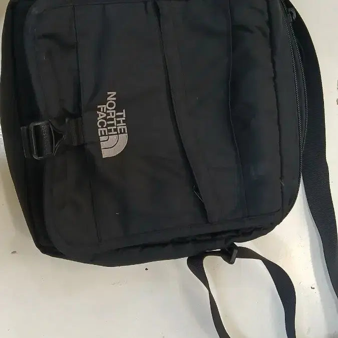 [SOLD OUT] 노스페이스 블랙 미니 크로스백 4L