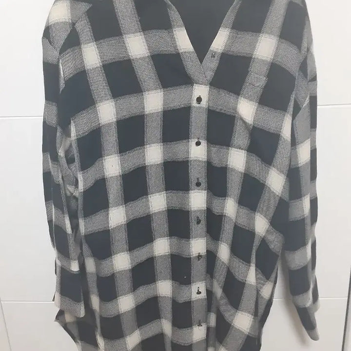 [BUNJANG] Solgeia Checkered Shirt and Black T-shirt Set / 이거입고 사진 찍었더니  전남친 연락온  솔레지아 체크 남방 검정티 세트