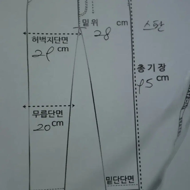 [BUNJANG] Balmain Denim Biker Jeans / 꾸민 척 안 했는데 멋은 다 나유, 발망 데님
