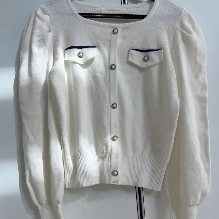 [BUNJANG] BURU N JUDY White Pearl Button Knit Sweater / BURU N JUDY 화이트 진주 단추 니트 (새제품)