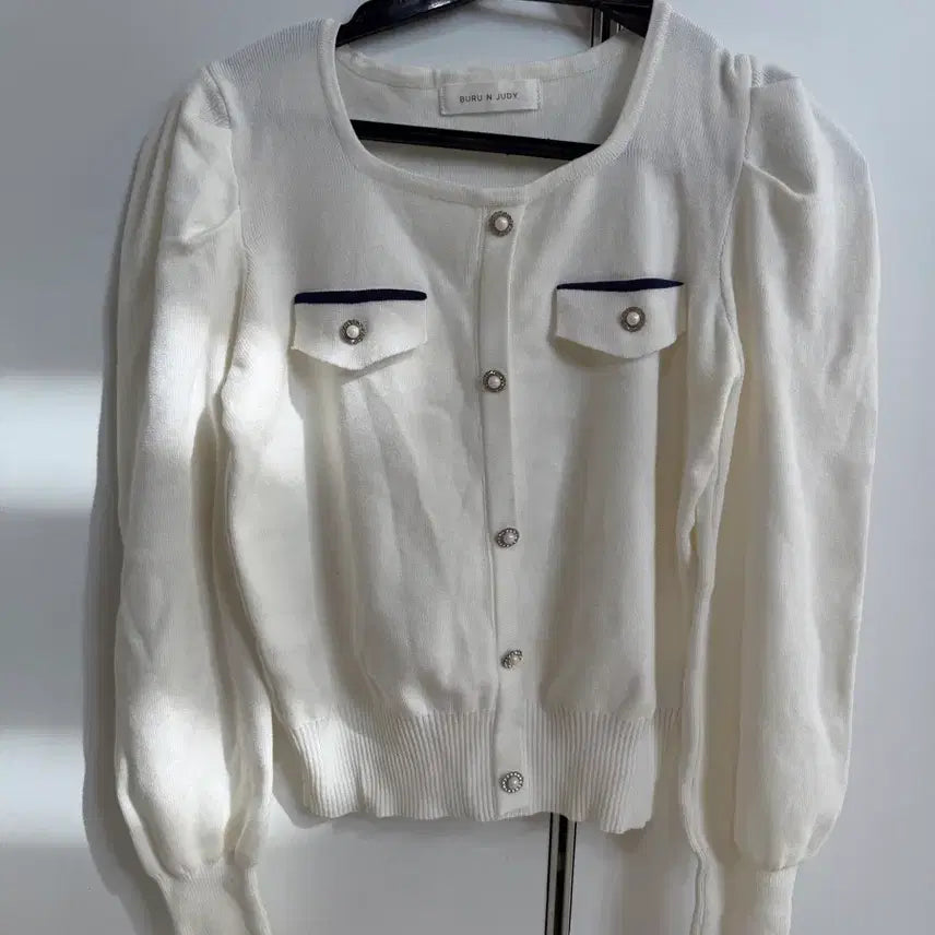 [BUNJANG] BURU N JUDY White Pearl Button Knit Sweater / BURU N JUDY 화이트 진주 단추 니트 (새제품)