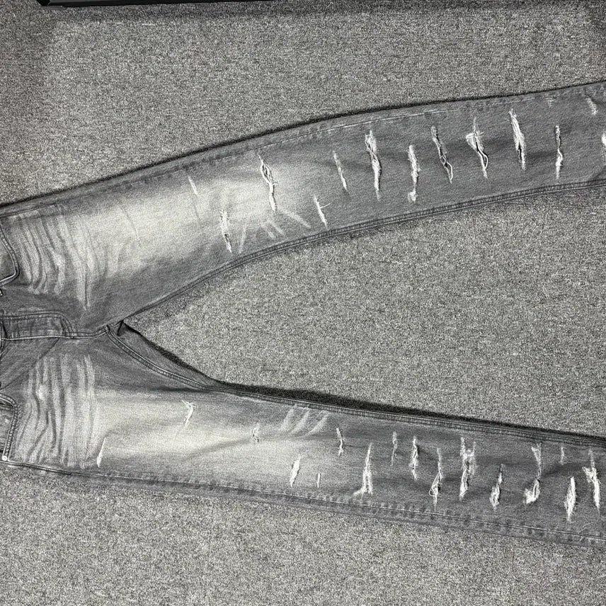 [BUNJANG] Under My Car Xdcss This Jean / 언더마이카 엑디시스 디스진