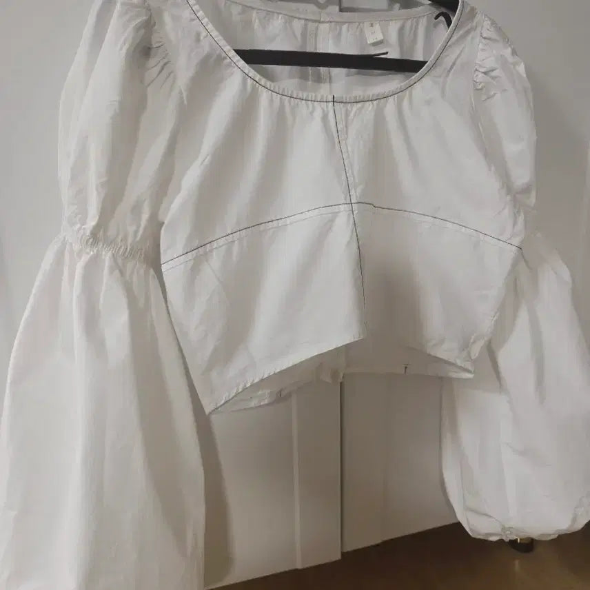 [BUNJANG] Obzest Puff Sleeve Shirred Crop Blouse / 오브제스트 퍼프 소매 셔링 크롭 블라우스