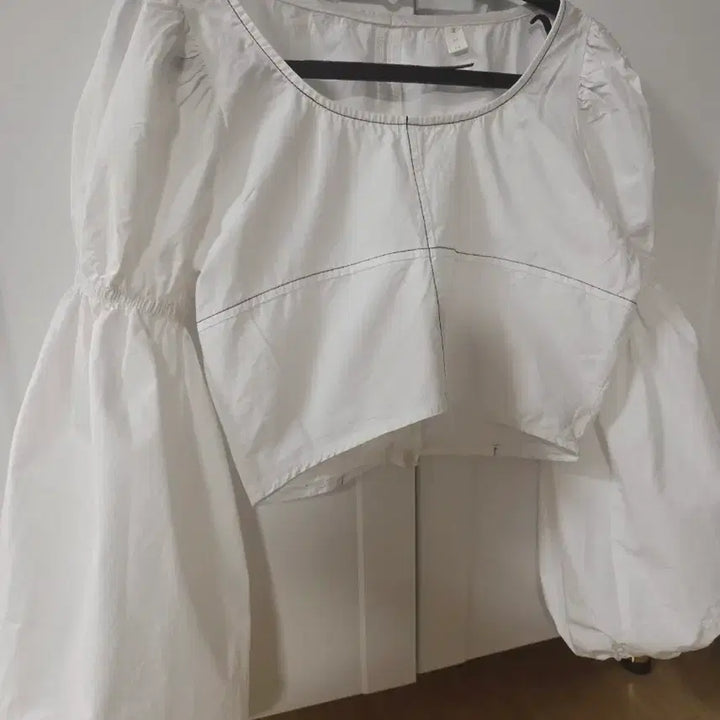 [BUNJANG] Obzest Puff Sleeve Shirred Crop Blouse / 오브제스트 퍼프 소매 셔링 크롭 블라우스