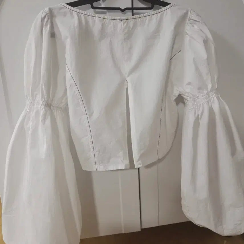 [BUNJANG] Obzest Puff Sleeve Shirred Crop Blouse / 오브제스트 퍼프 소매 셔링 크롭 블라우스