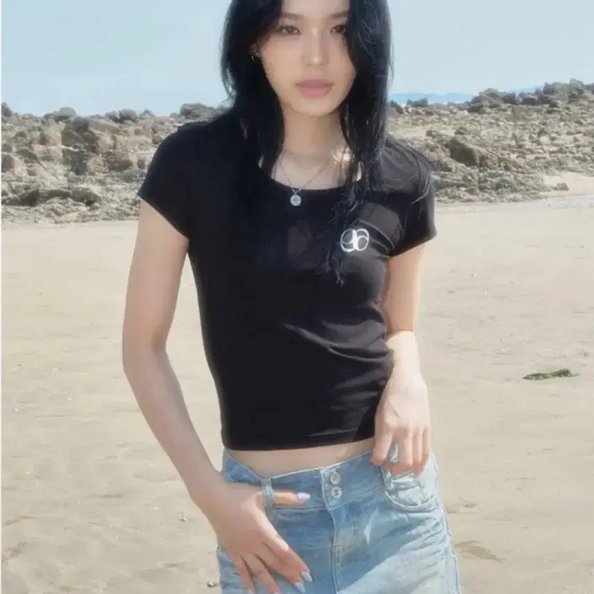 [BUNJANG] As On U Neck Tee Black / 애즈온 U NECK TEE, black