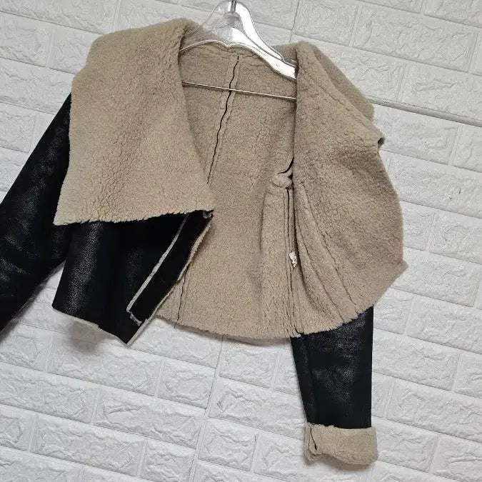 [BUNJANG] Black Fur Lined Mustang Jacket (Women&
