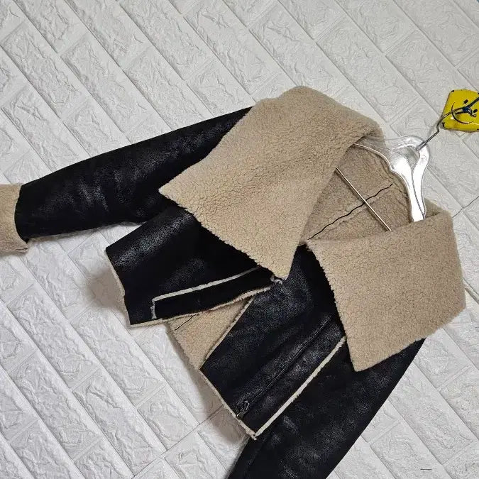 [BUNJANG] Black Fur Lined Mustang Jacket (Women&