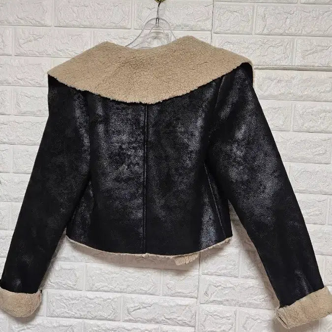 [BUNJANG] Black Fur Lined Mustang Jacket (Women&