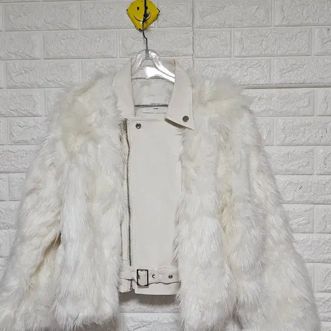 [BUNJANG] White Faux Fur Rider Jacket / 화이트 퍼 라이더 자켓free
