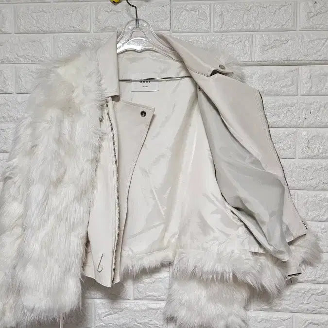 [BUNJANG] White Faux Fur Rider Jacket / 화이트 퍼 라이더 자켓free