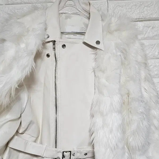 [BUNJANG] White Faux Fur Rider Jacket / 화이트 퍼 라이더 자켓free