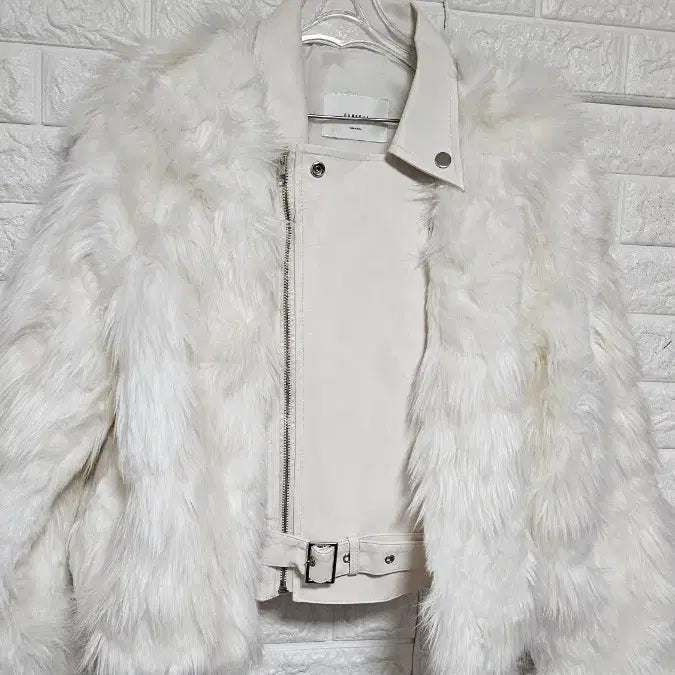 [BUNJANG] White Faux Fur Rider Jacket / 화이트 퍼 라이더 자켓free