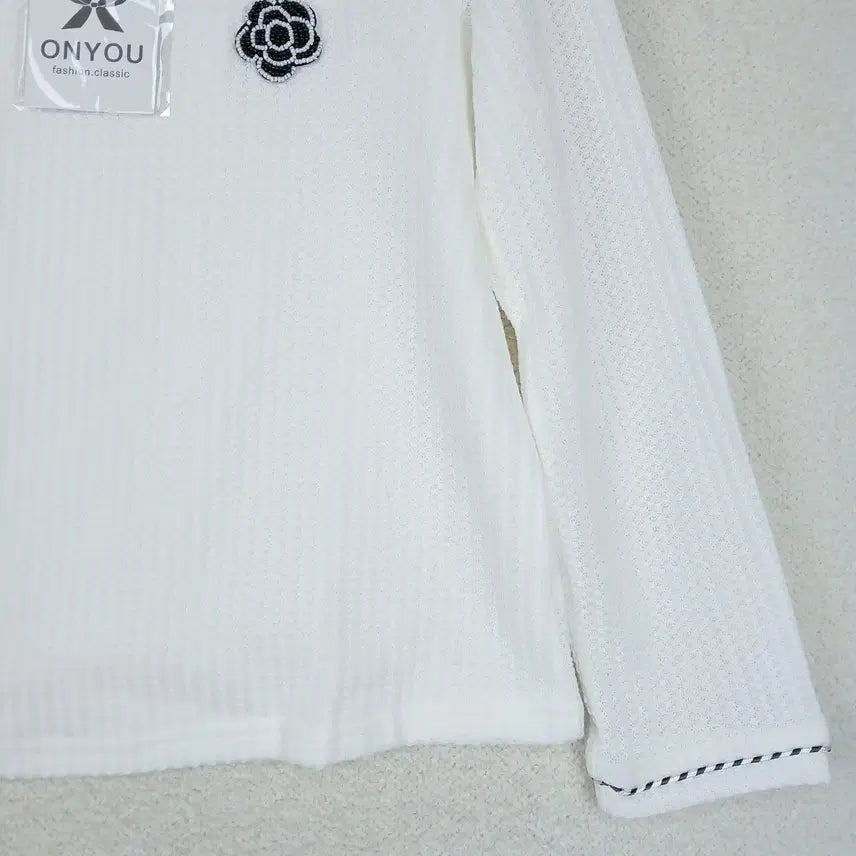 [BUNJANG] Onew Floral Knit Long Sleeve Shirt (Size 90) / ONYOU 여성  플라워 장식 니트 긴팔 티셔츠(90)