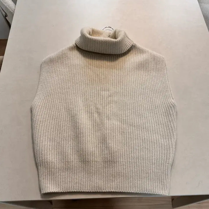 [BUNJANG] Soiree Raccoon Cashmere Turtleneck Knit Ivory / 쏘이르 라쿤 캐시미어 터틀넥 니트 아이보리