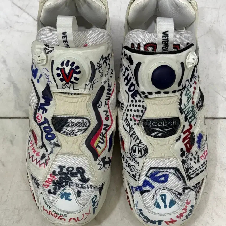 [BUNJANG] Vetements Reebok Graffiti Fury Sneakers / 베트멍 리복낙서퓨리 245
