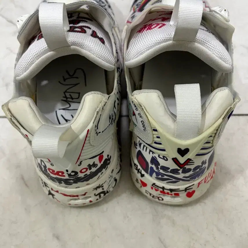 [BUNJANG] Vetements Reebok Graffiti Fury Sneakers / 베트멍 리복낙서퓨리 245