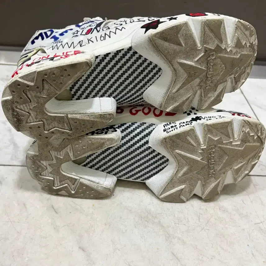 [BUNJANG] Vetements Reebok Graffiti Fury Sneakers / 베트멍 리복낙서퓨리 245