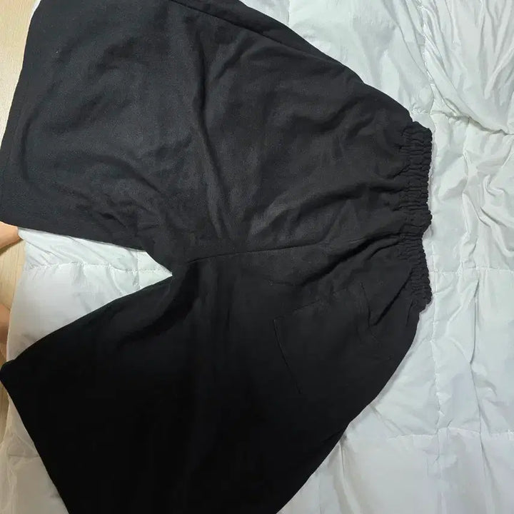 [BUNJANG] Leepsium Super Wide Long Bermuda Pants Black / 렙시멈 사이드라인 슈퍼 와이드 롱 버뮤다 팬츠 블랙