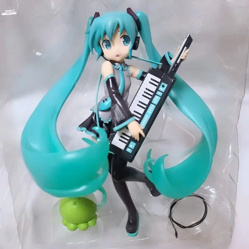 [BUNJANG] Hatsune Miku HSP Scale Figure (Damaged) / 하츠네 미쿠 고전 HSP 스케일 피규어 (파손)