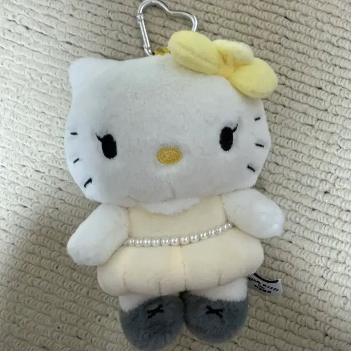 [BUNJANG] Blackpink Jisoo Hello Kitty Collaboration Keyring / 블랙핑크 지수 헬로키티 콜라보 인형 키링