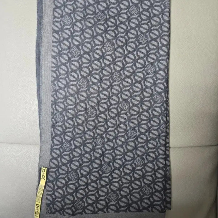 [BUNJANG] Louis Quatorze Gray Patterned Wool Scarf / 드라이클리닝완료 정가이하급처)루이까또즈 그레이 패턴 머플러