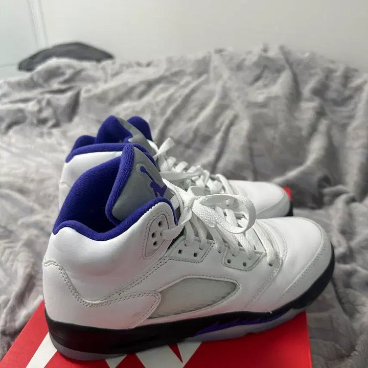 [BUNJANG] Nike Air Jordan 5 White/Purple Sneakers 240mm / 나이키 에어 조던 5 화이트/퍼플 운동화 240mm