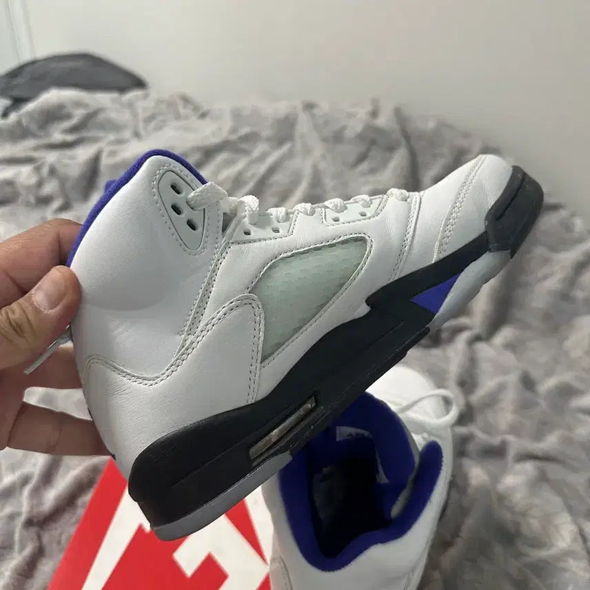 [BUNJANG] Nike Air Jordan 5 White/Purple Sneakers 240mm / 나이키 에어 조던 5 화이트/퍼플 운동화 240mm