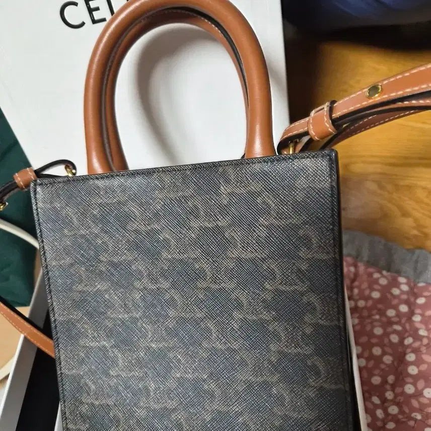 [BUNJANG] Celine Triomphe Cabas Mini Bag / (무배)셀린느 트리옹프 카바스 미니백