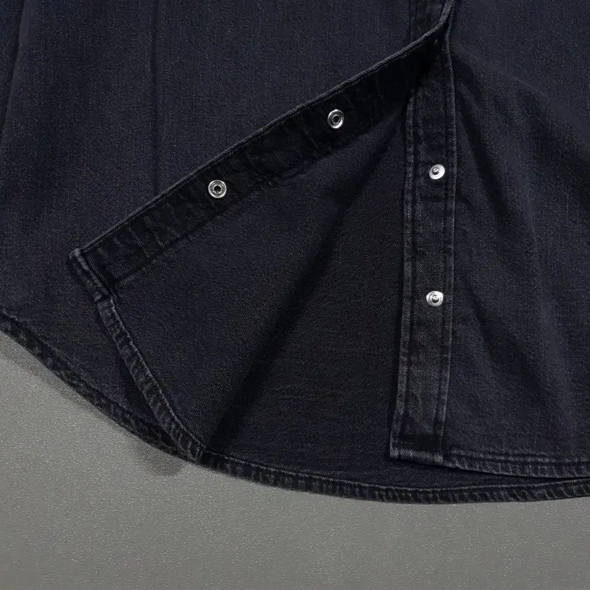 [SOLD OUT] 여성 M (90) 리바이스 아이코닉 흑청 투포켓 웨스턴 데님 셔츠 남방