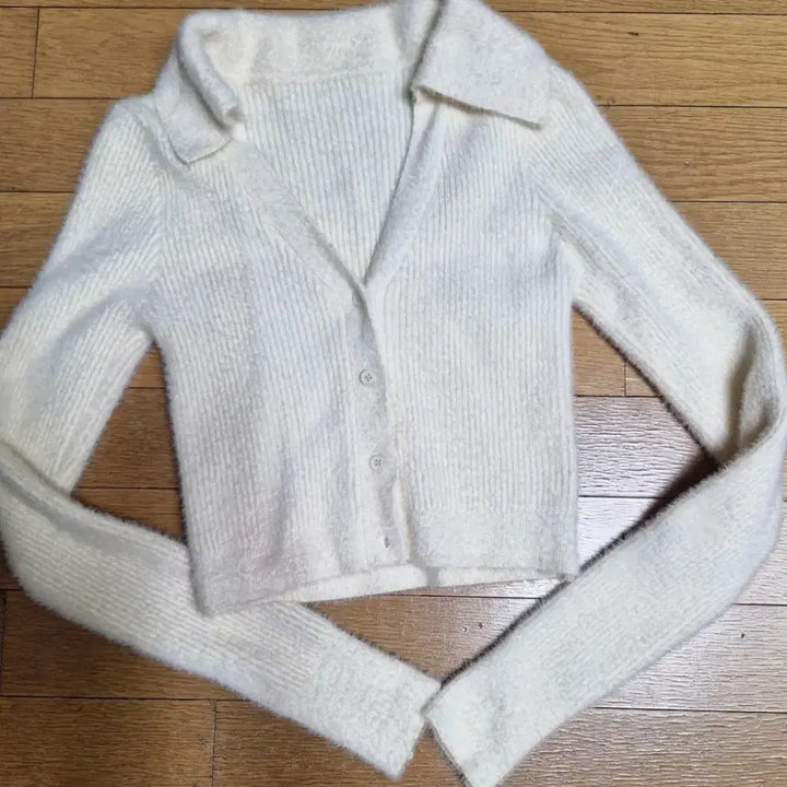 [BUNJANG] Ivory Crop Cardigan / 아이보리 카라 크롭 가디건