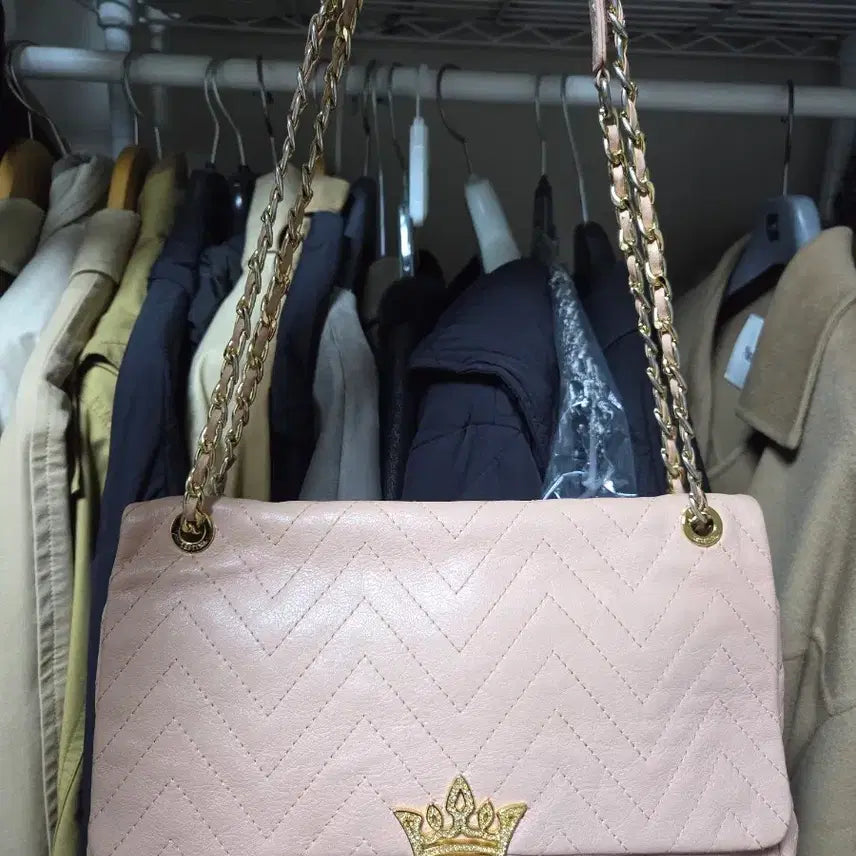 [BUNJANG] J.ESTINA Pink Shoulder Bag with Crown Detail / 제이에스티나 핑크 숄더백 체인백 크라운 장식